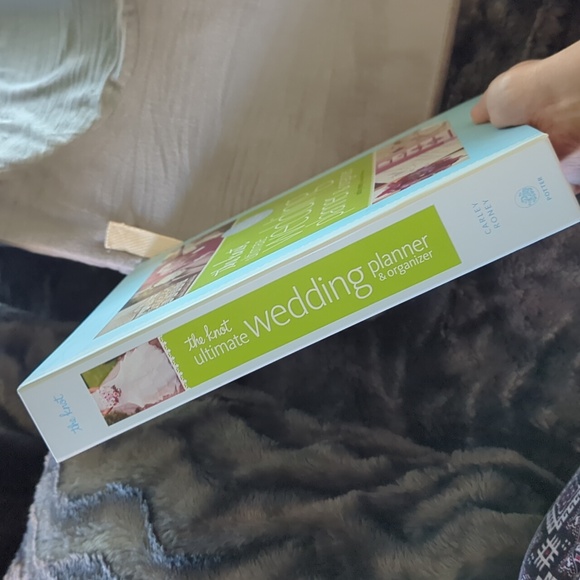 🆕 The Knot Ultimate Wedding Planner & Organizer - Picture 3 of 9